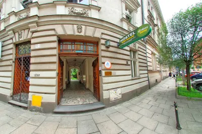 Dizzy Daisy Downtown Hostel